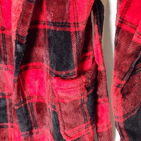 Youth XL Red and Black Plaid Hooded Robe Soft Cozy Buffalo Plaid Hooded - Picture 2 of 8